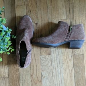 Crown & ivy brown suede booties
